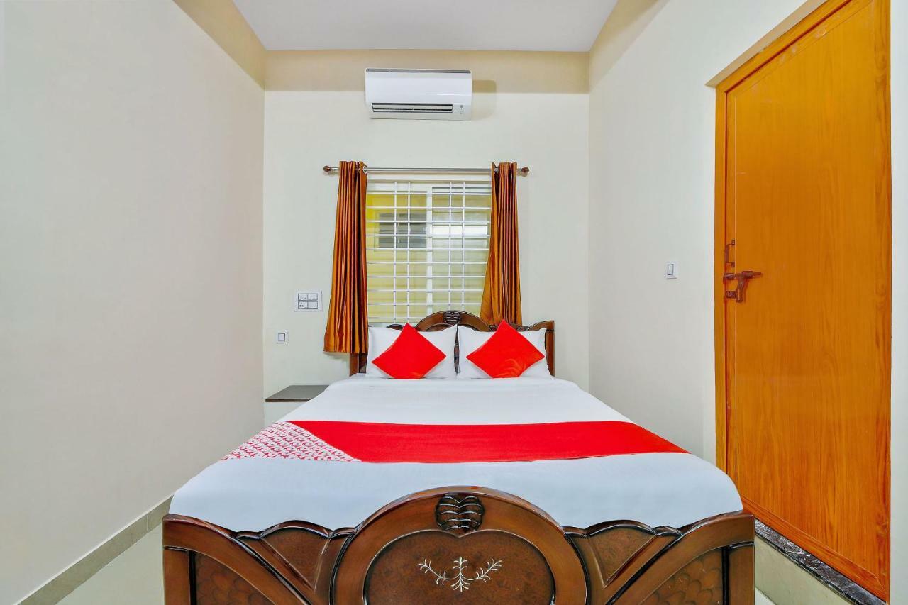 Отель Oyo 39837 Sri Anjaneya Residency Шимога Экстерьер фото